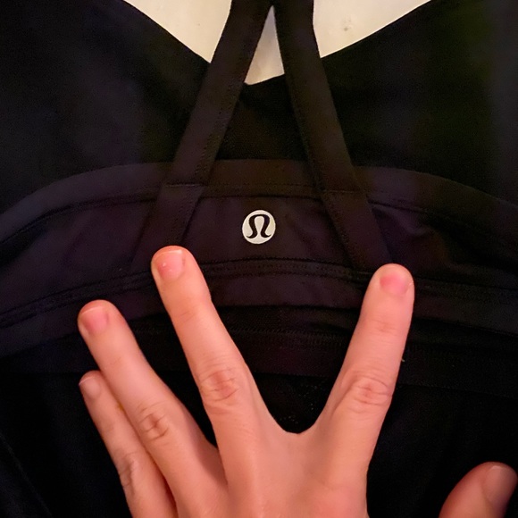 Lululemon Workout top- bra is attached - Picture 4 of 6